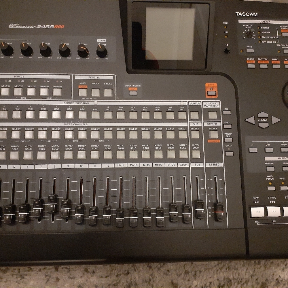 Studio mixer Tuscam 2800 neo